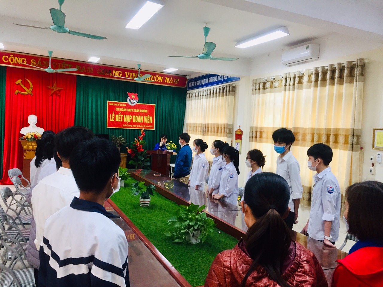 LỄ KẾT NẠP ĐOÀN VIÊN MỚI