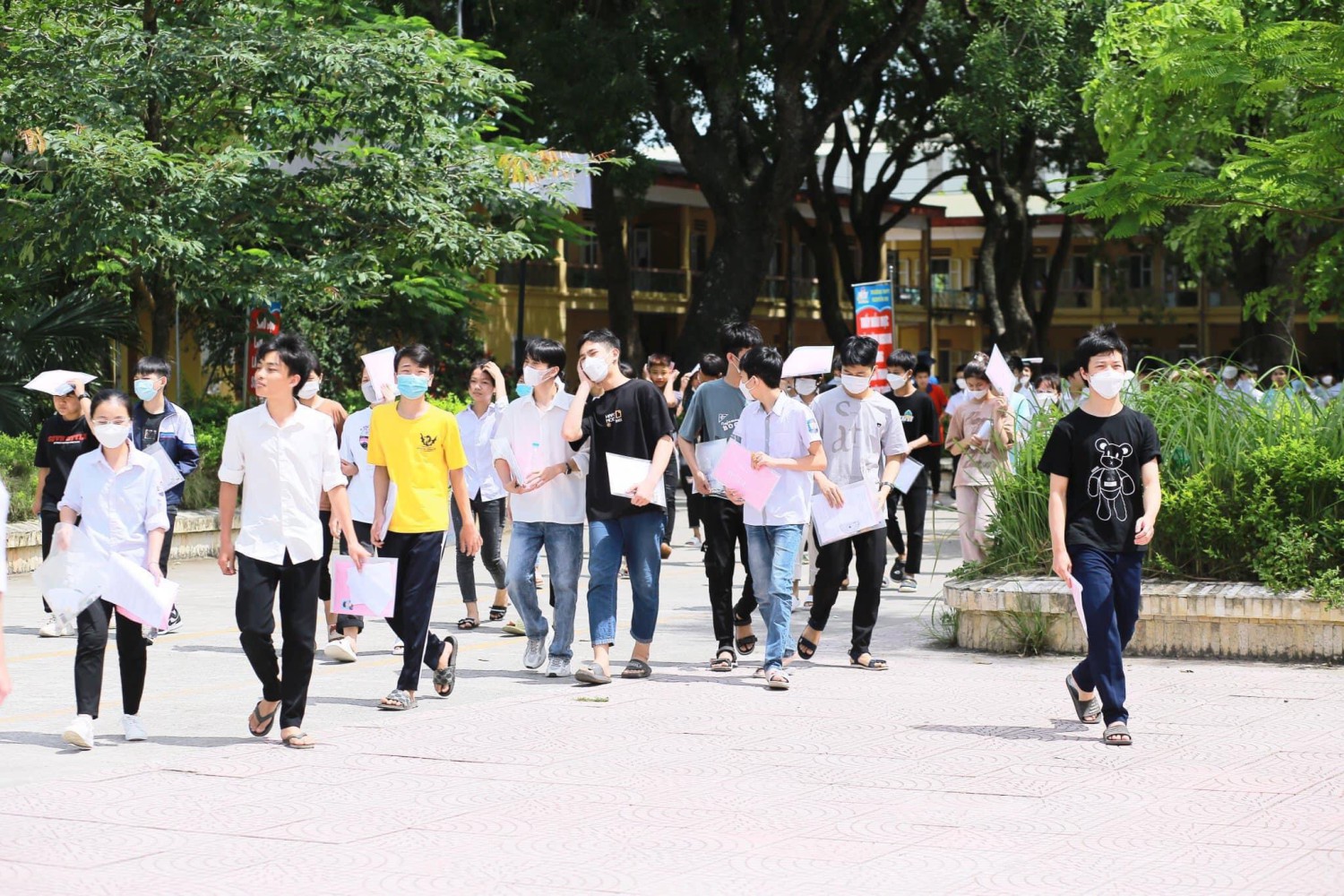 Các bạn HS 2k7 THCS Xuân Dương hồi hộp trước kỳ thi quan trọng